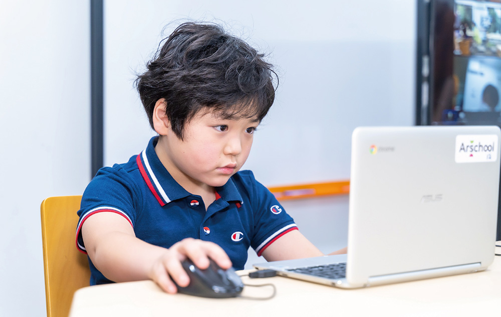 自由が丘校で学ぶ子ども